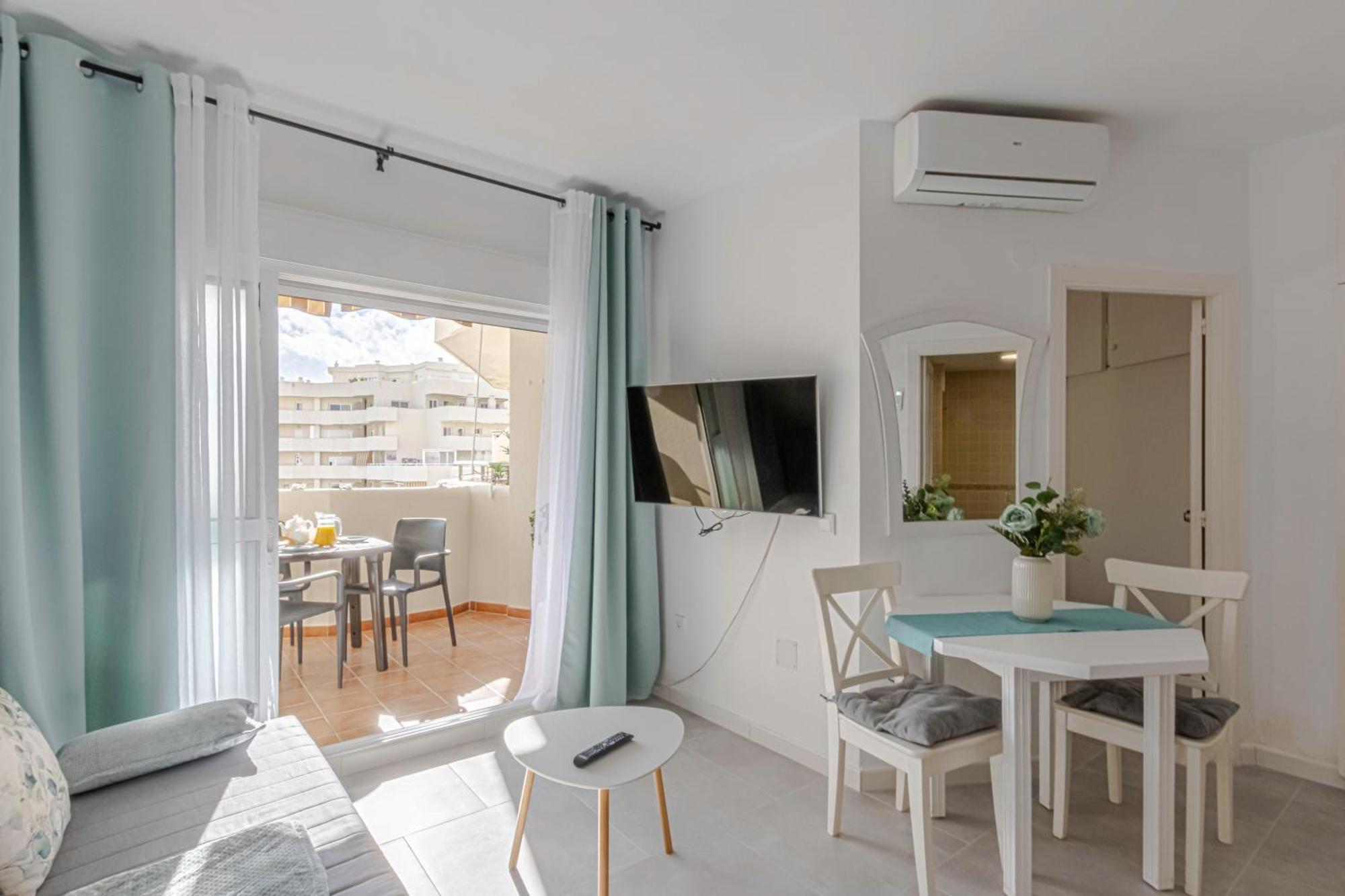 New Wonderful Holidays Benalbeach Apartamento